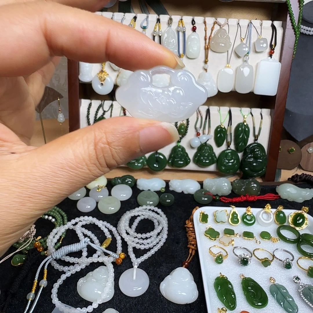 和田玉未镶嵌颈饰