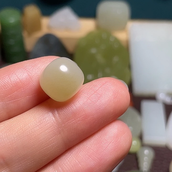 云***风颈饰未镶嵌和田玉