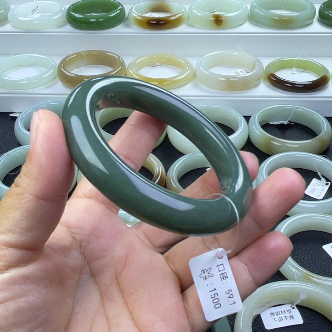 和田玉未镶嵌手镯