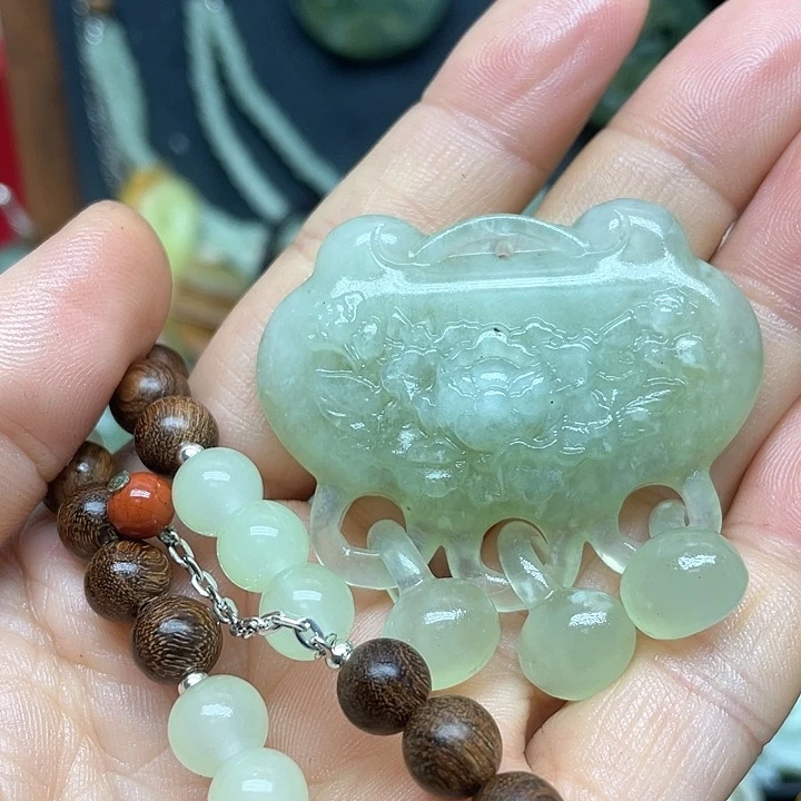 未镶嵌蛇纹石玉颈饰