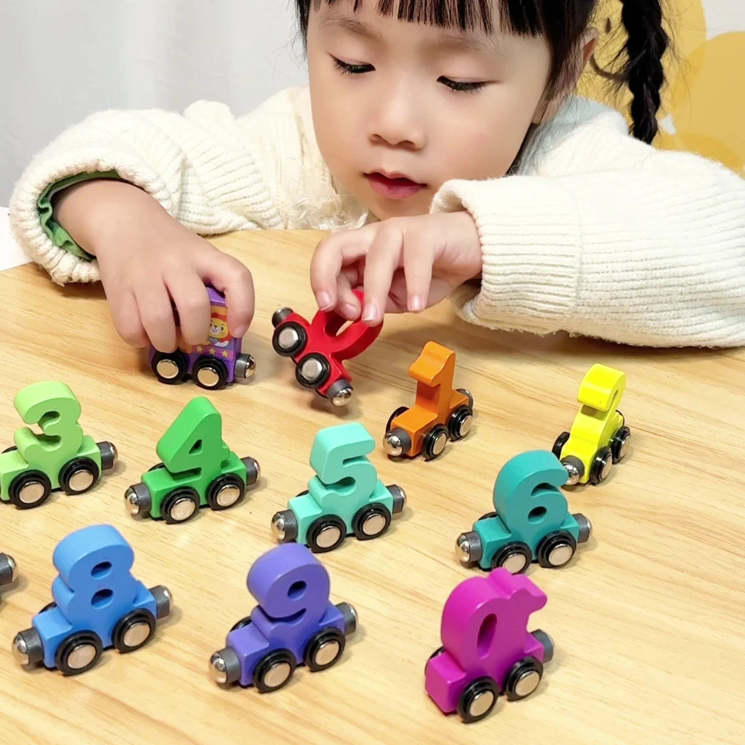儿童木制磁性彩色数字小火车宝宝色彩数字认知轨道拼装玩具游戏