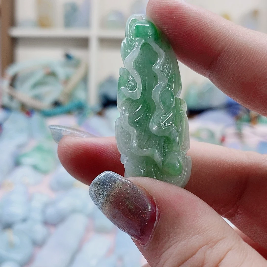 颈饰未镶嵌翡翠天然