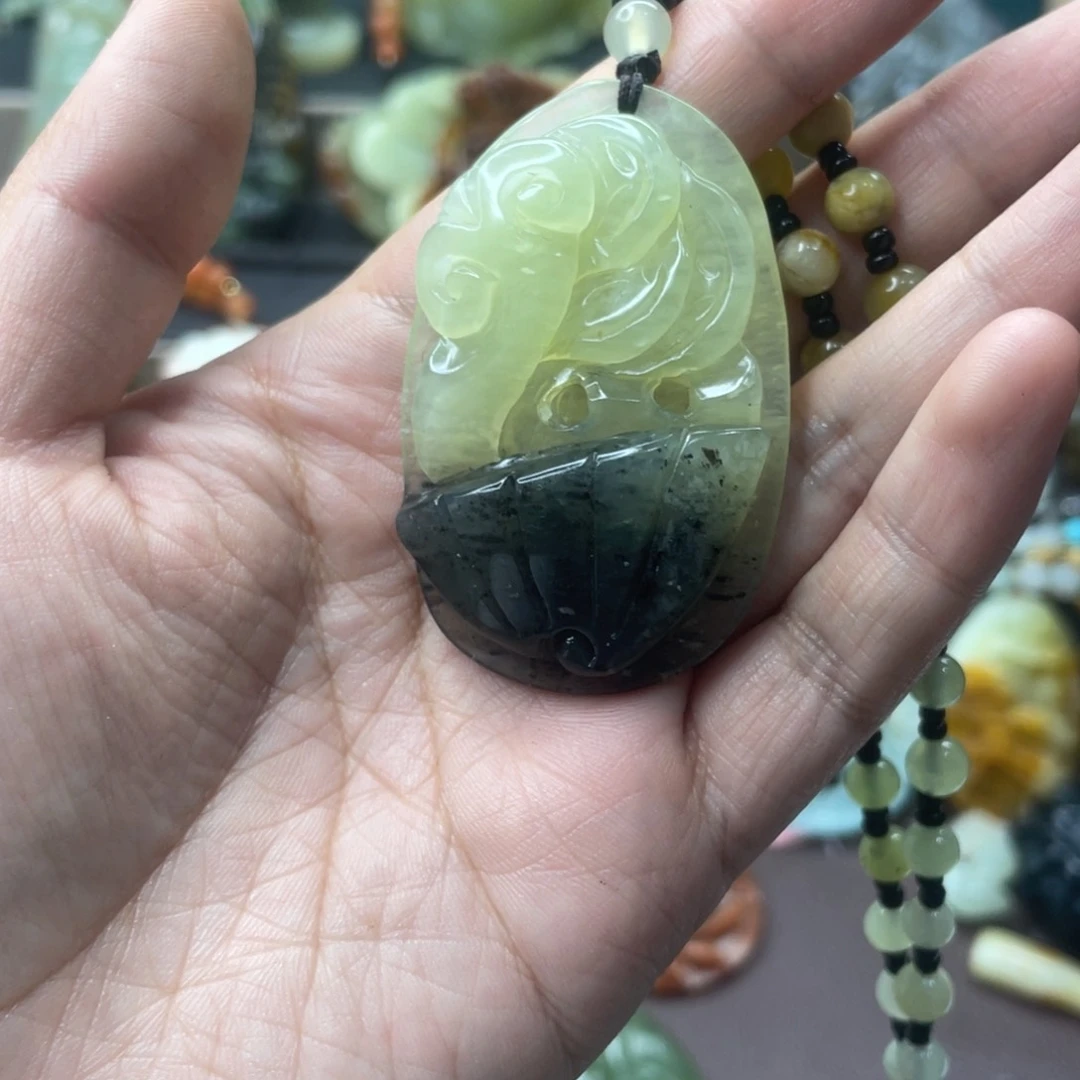 蛇纹石玉未镶嵌颈饰