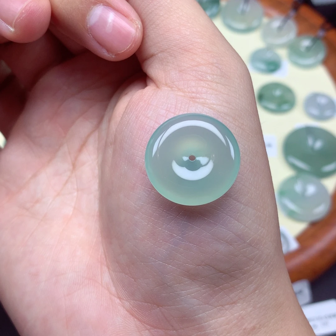 翡翠未镶嵌颈饰吊坠21/5.7mm