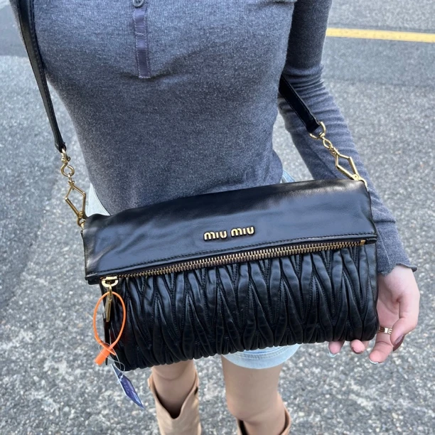 95新 MIU MIU/缪缪 XM黑金气质褶皱翻盖信封斜挎包FYWJ05108227改