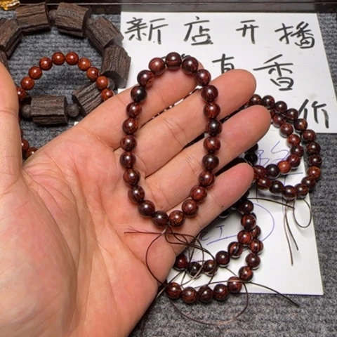 藤类海南红降0.8圆珠瑕疵单圈手串