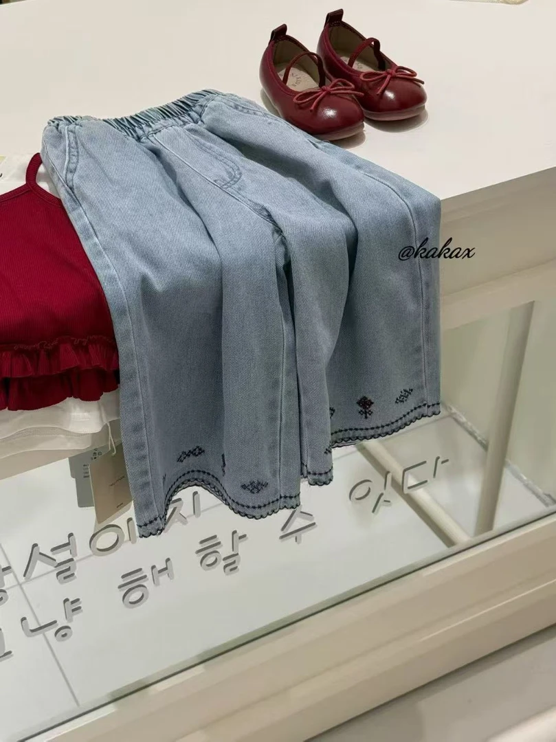 【新疆包邮】夏季新款脚口绣花牛仔裤B551