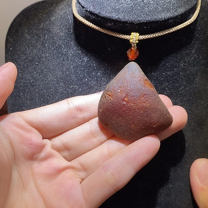 未镶嵌琥珀珠宝奇石7