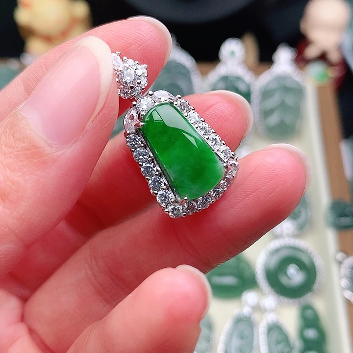 颈饰未镶嵌翡翠吊坠