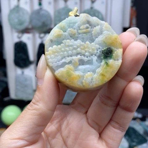 翡翠颈饰未镶嵌翡翠