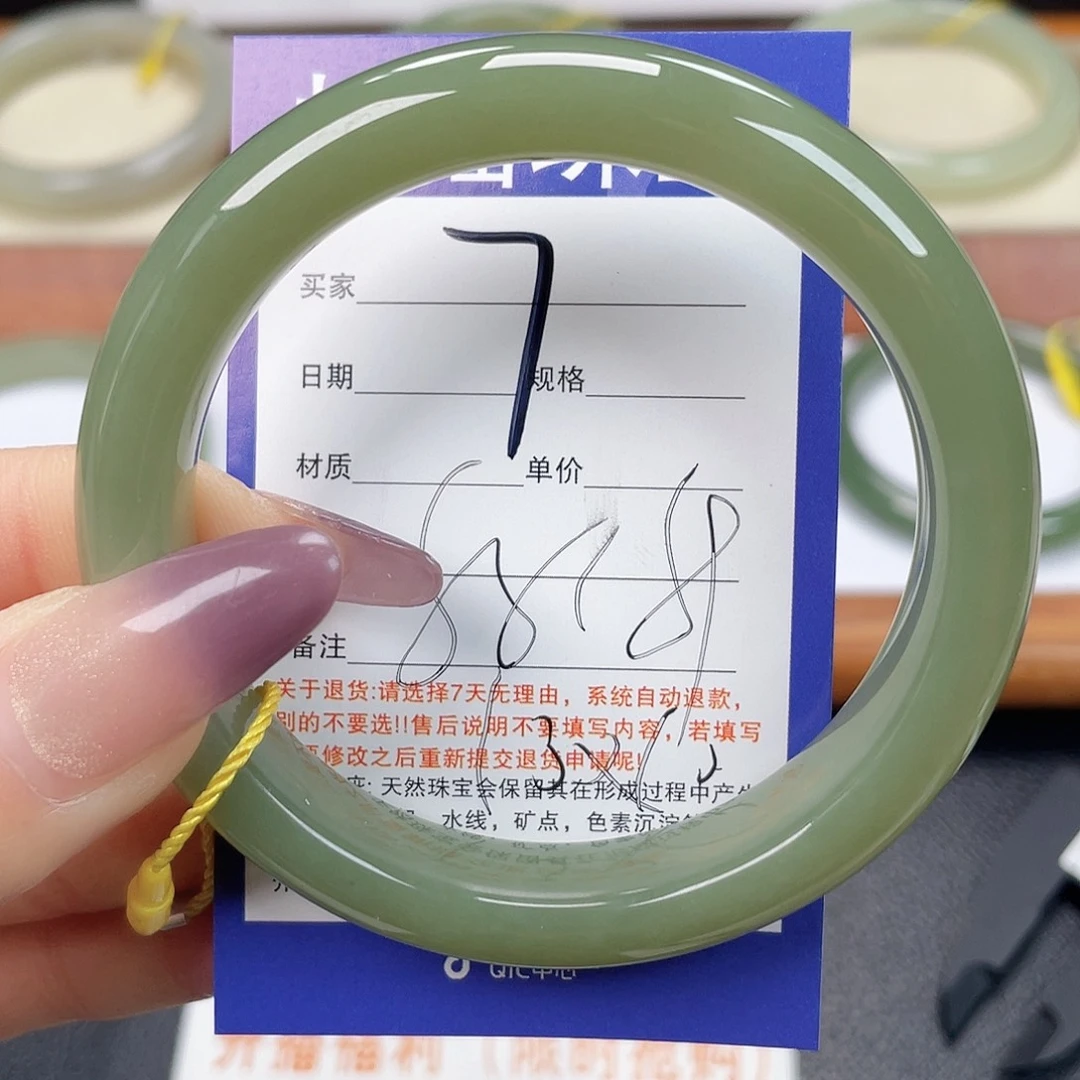 和田玉未镶嵌手镯