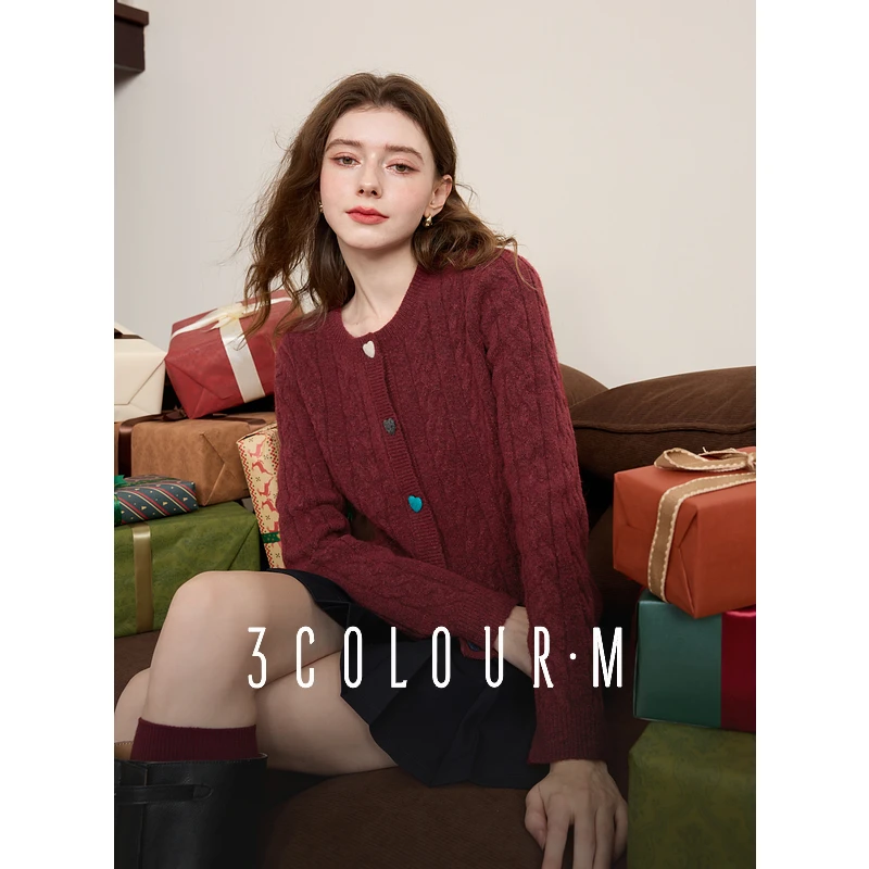 三彩2025春季新款绞花毛衣开衫爱心纽扣针织衫圆领毛衫复古M