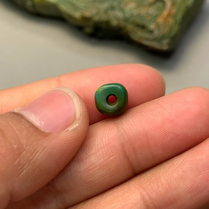 绿松石颈饰未镶嵌