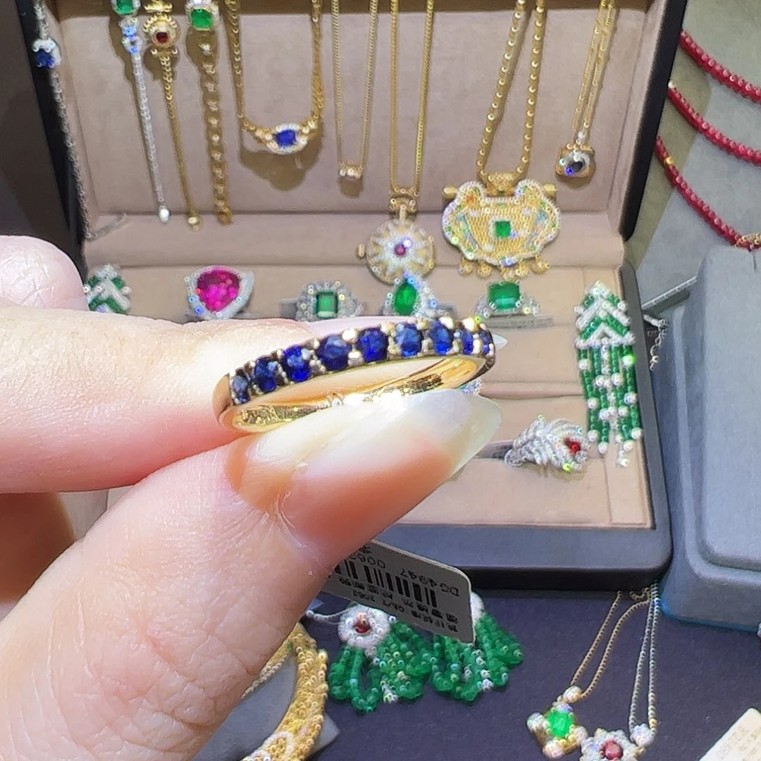戒指18K金镶嵌蓝宝石0.82ct