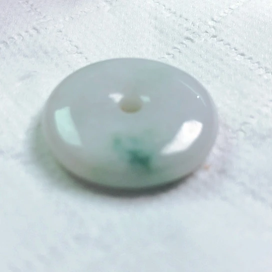 翡翠颈饰未镶嵌封**忆吊坠