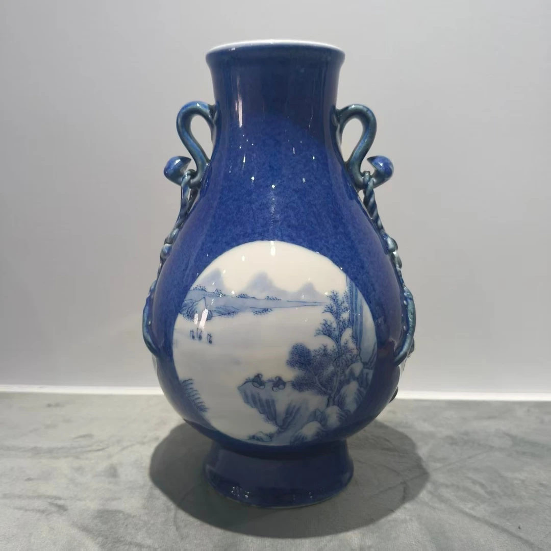 182清 光绪 宝石蓝开窗人物堆雕双耳瓶