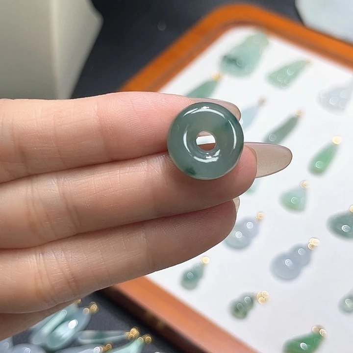 翡翠未镶嵌颈饰甜甜圈