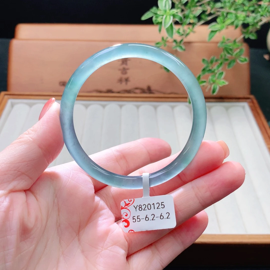 未镶嵌手镯（圆镯）翡翠