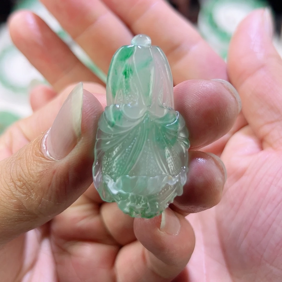 石英质玉吊坠(赠链)未镶嵌白菜吊坠