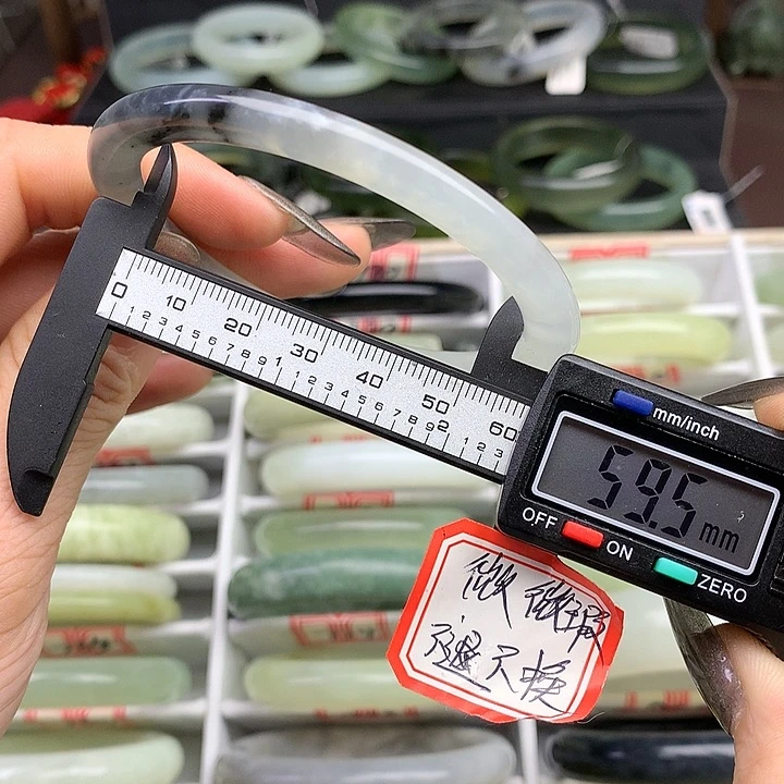 蛇纹石玉手镯未镶嵌786