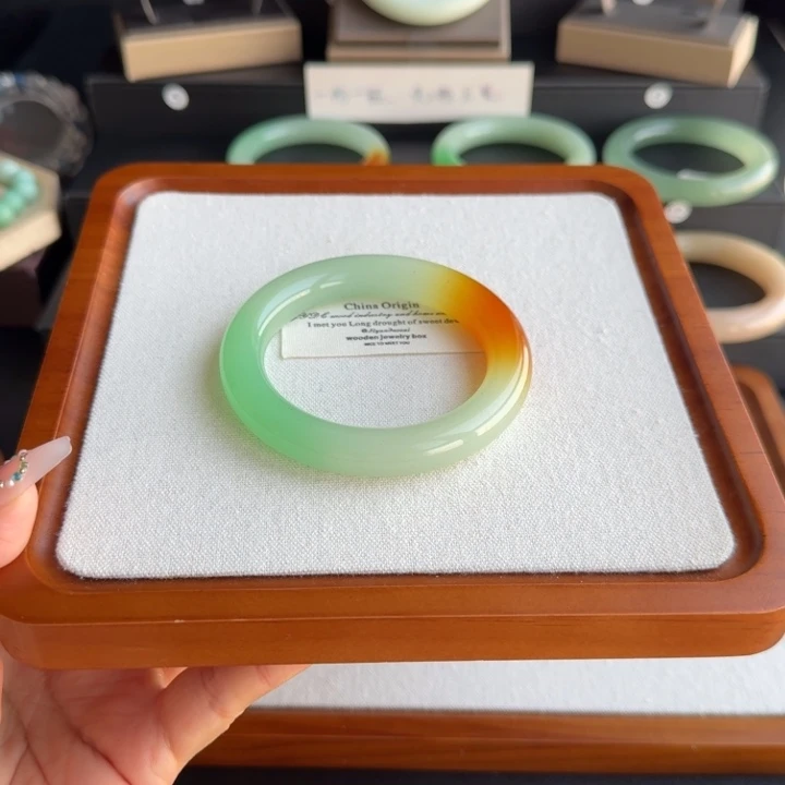 张***宝非金属张宝宝58.6开板特色三彩圆条手镯