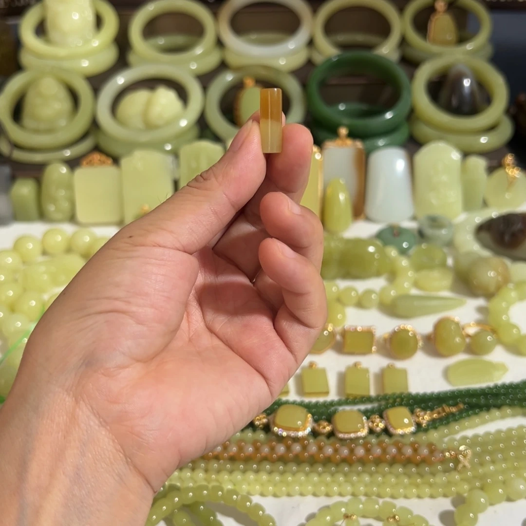 颈饰未镶嵌和田玉