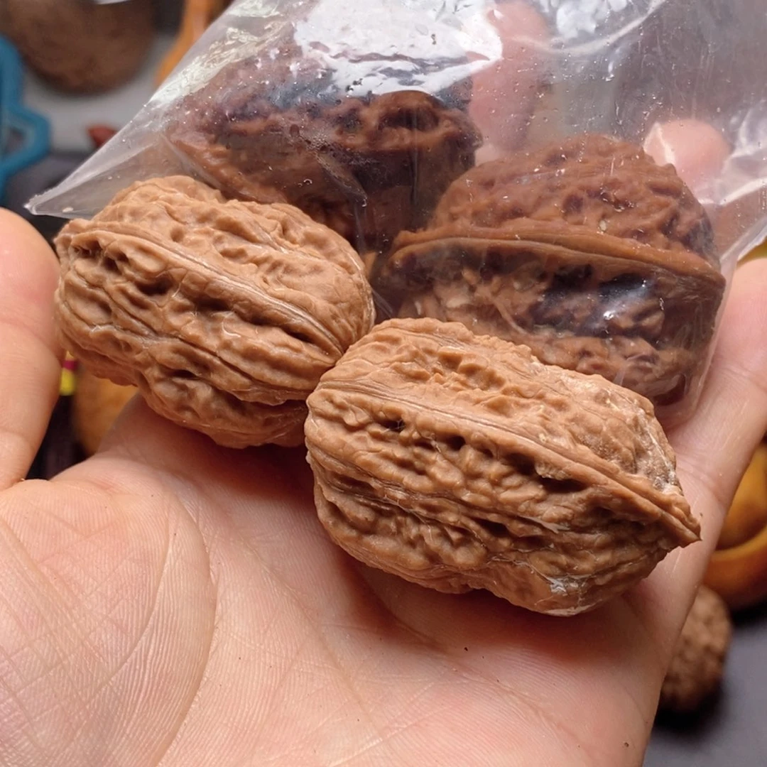 文玩核桃吊坠瑕疵123