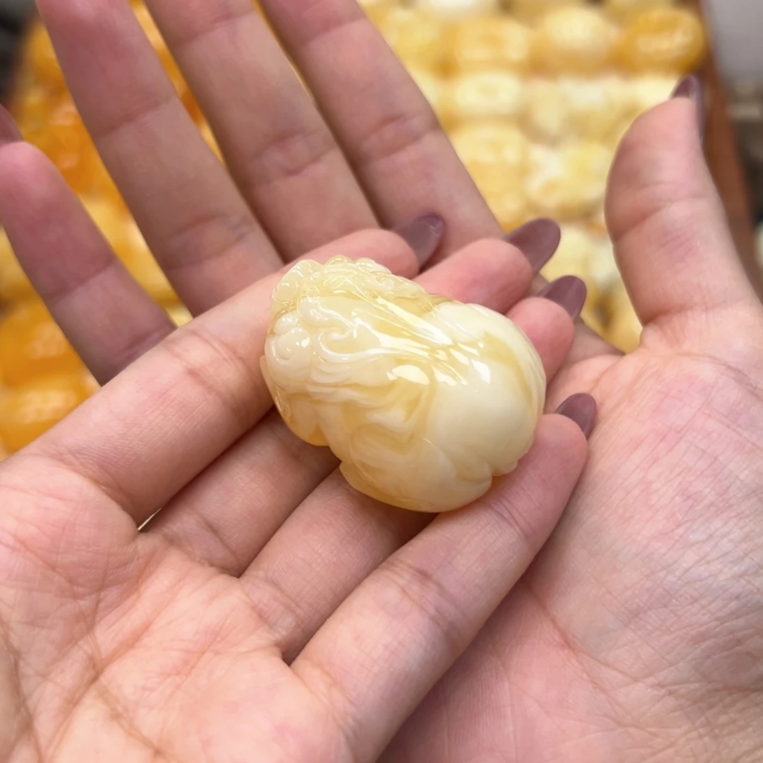 A***安琥珀未镶嵌颈饰蜜蜡