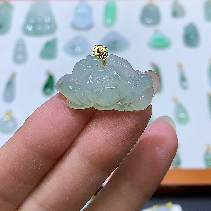 颈饰18K金镶嵌翡翠