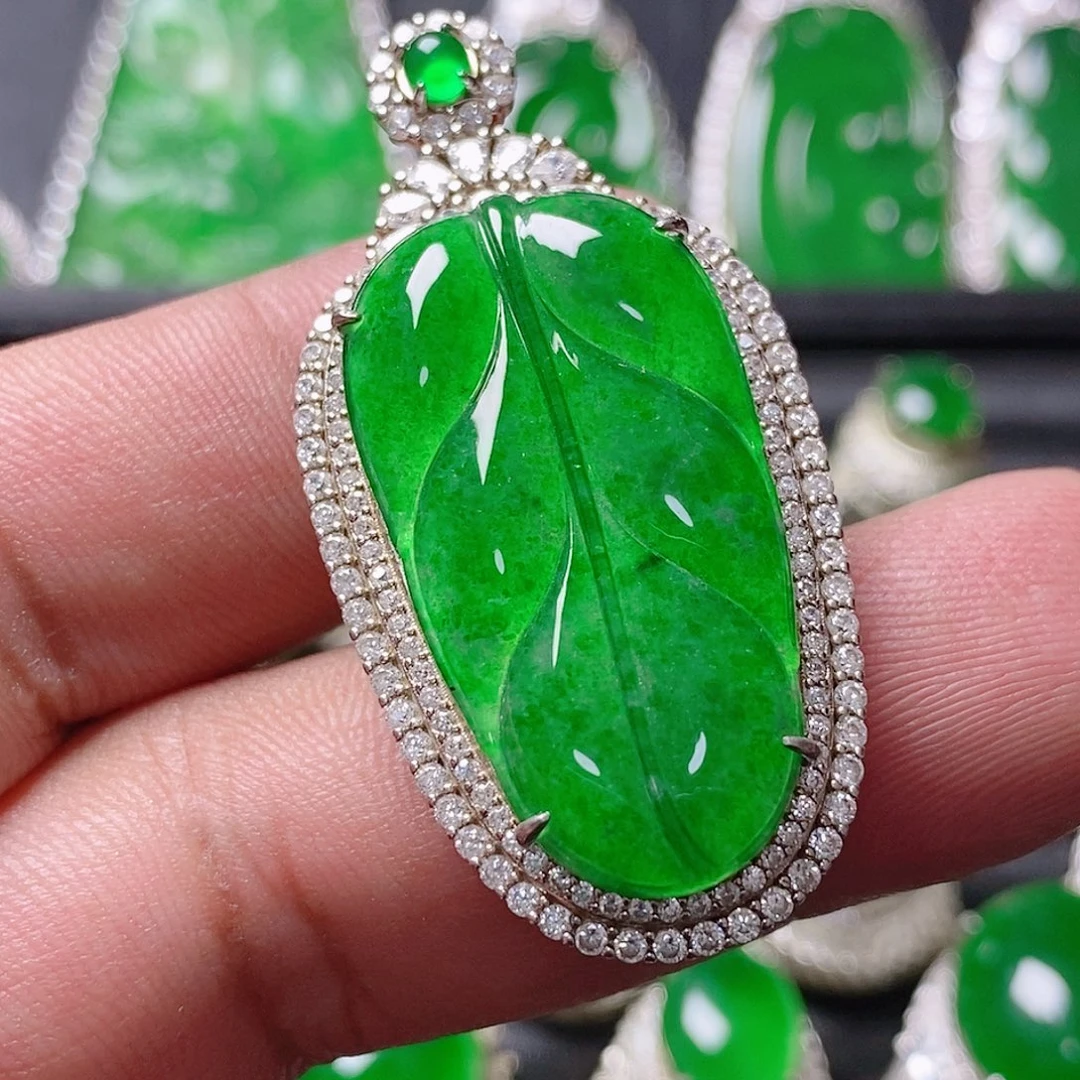 翡翠未镶嵌颈饰