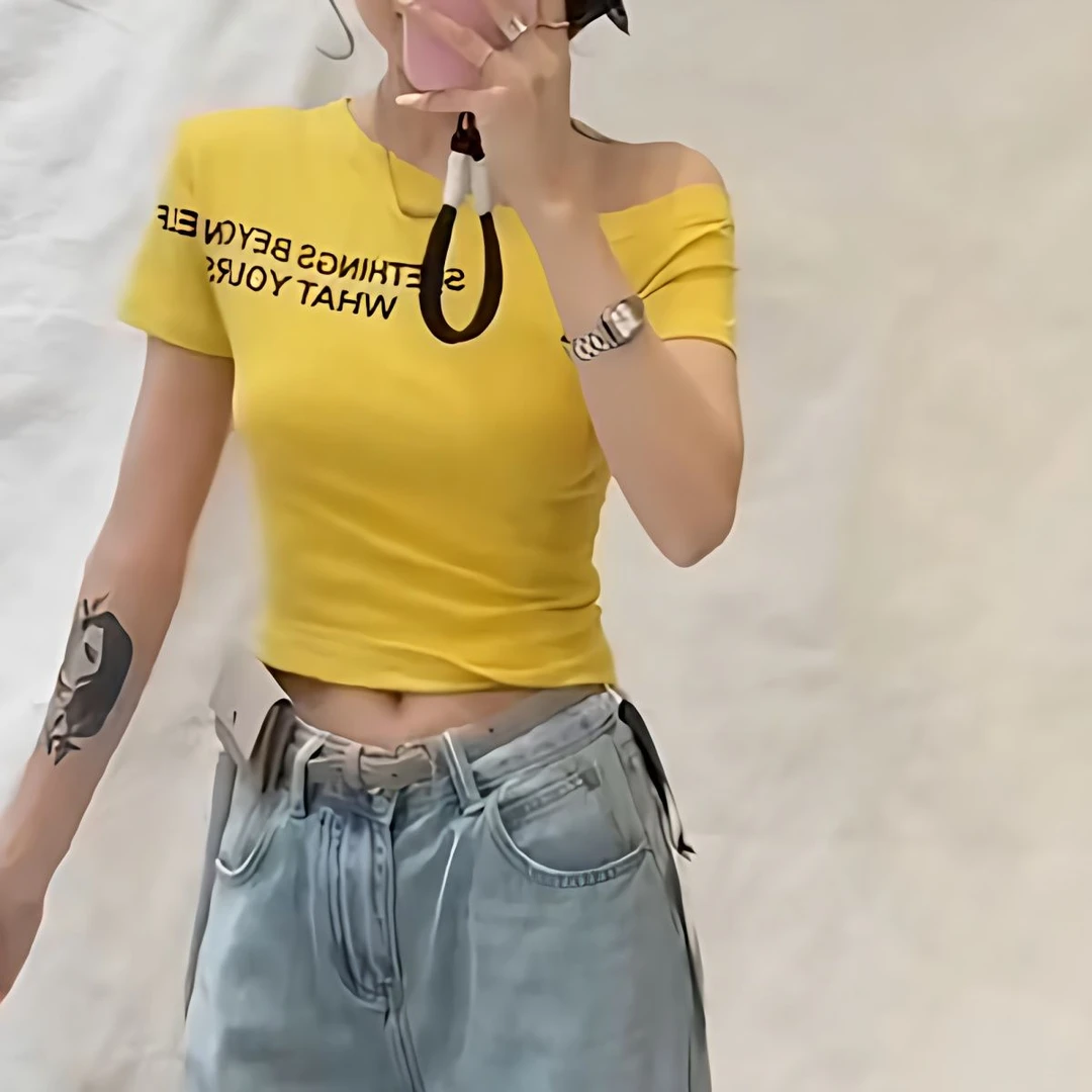 2025夏季新款露肩字母T恤女短袖辣妹高腰短款修身显瘦小个子上衣