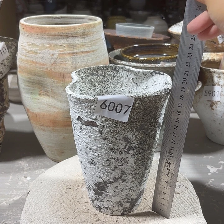 摆件高19，口13，瑕疵处理有孔，6007