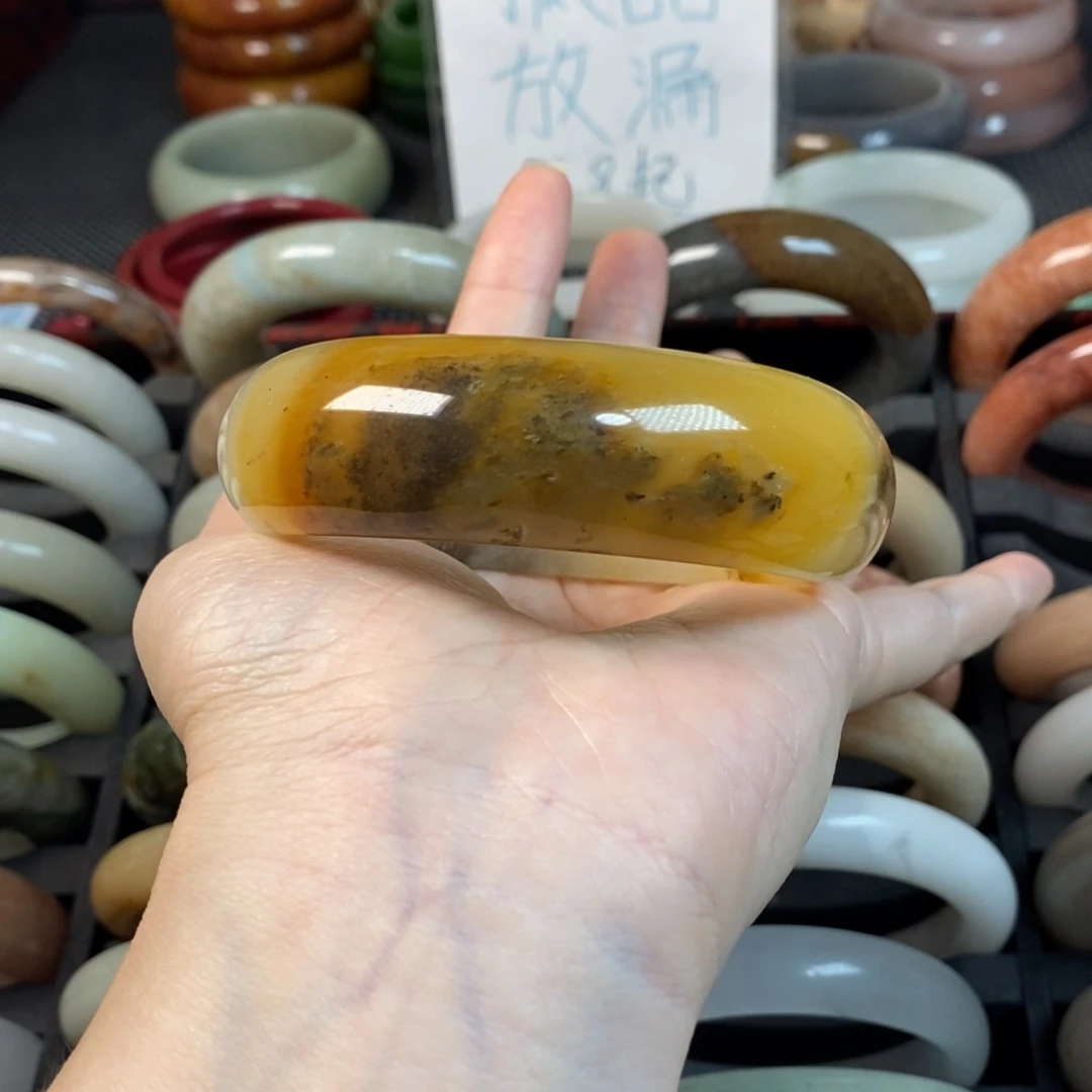 未镶嵌手镯石英质玉王*