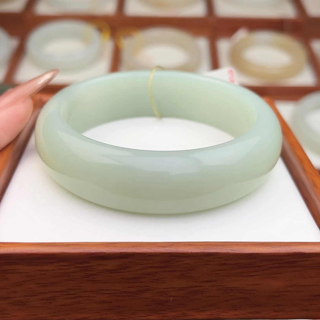 和田玉未镶嵌手镯60