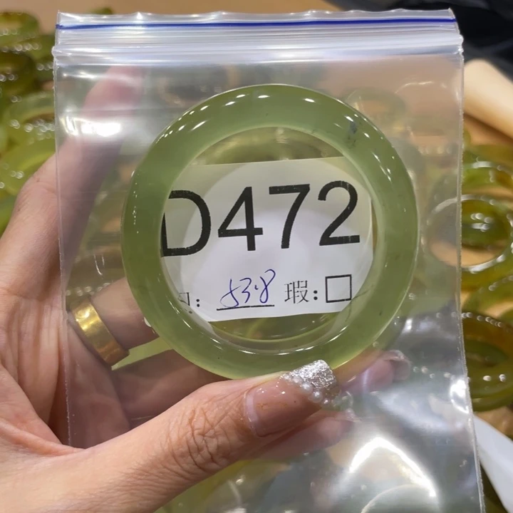 未镶嵌蛇纹石玉手镯是**呀