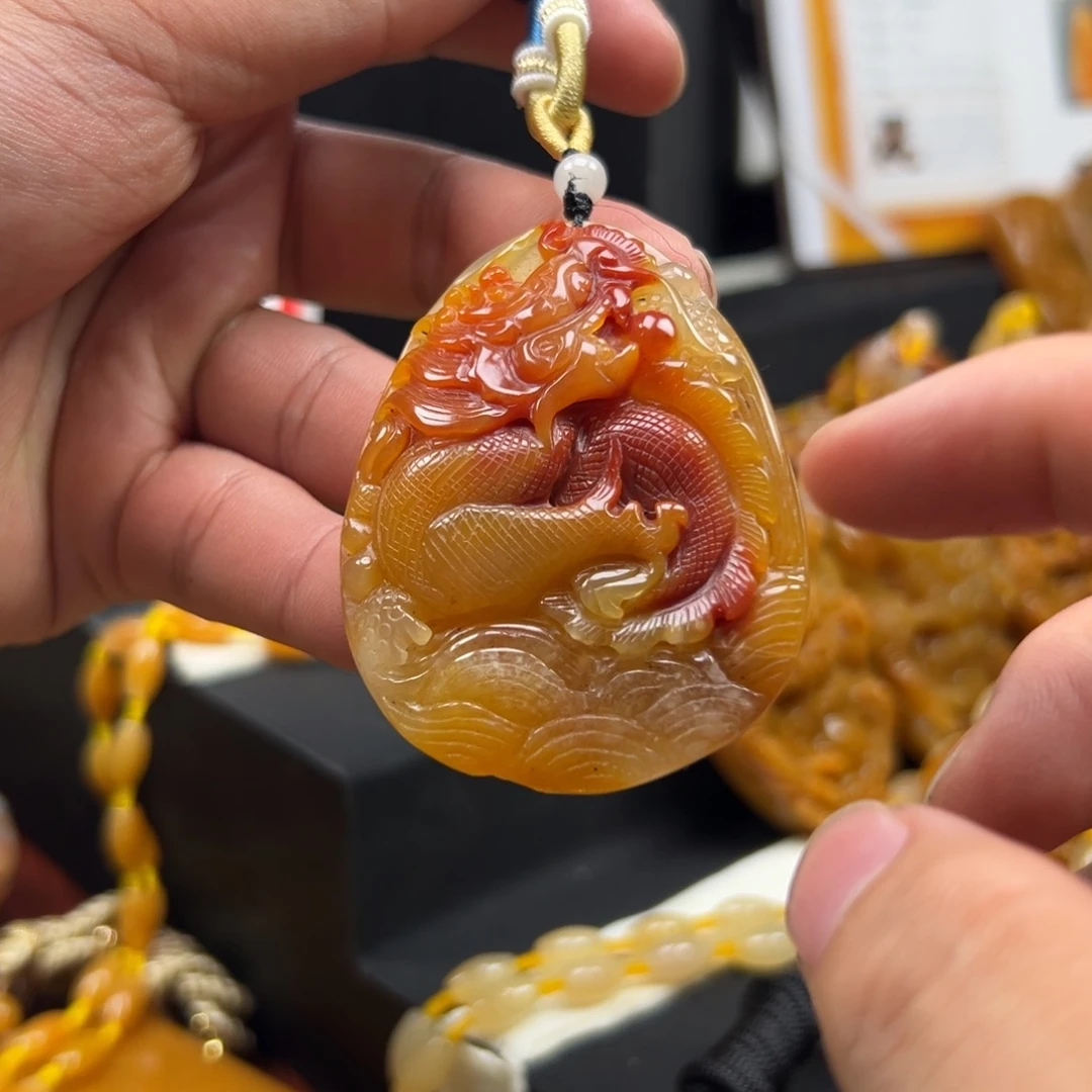 未镶嵌石英质玉（黄龙玉）黄龙玉