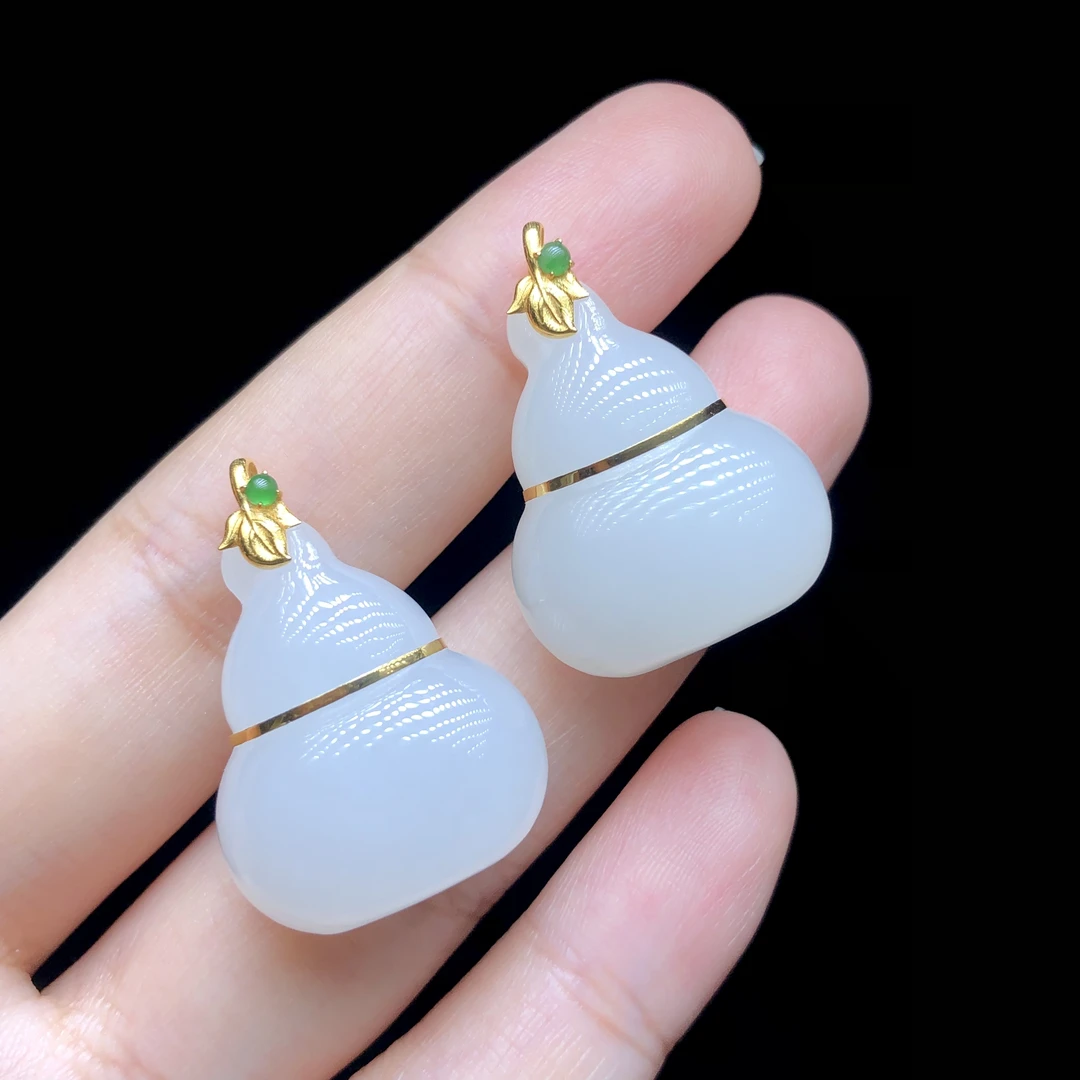 18K金镶嵌和田玉吊坠-多样性发其一-25×20×12mm-V39895-M（甄选）