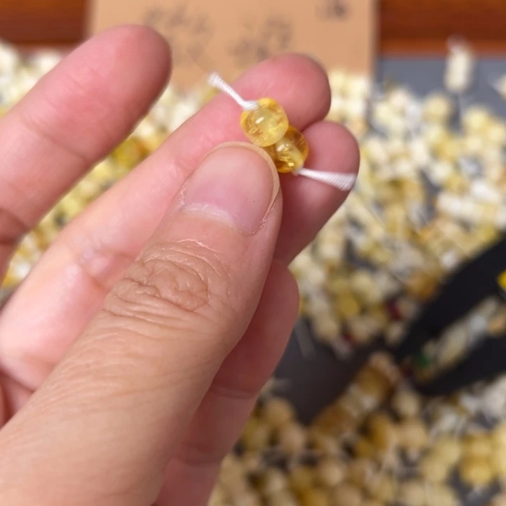 蜜蜡未镶嵌裸石6.6mm一对