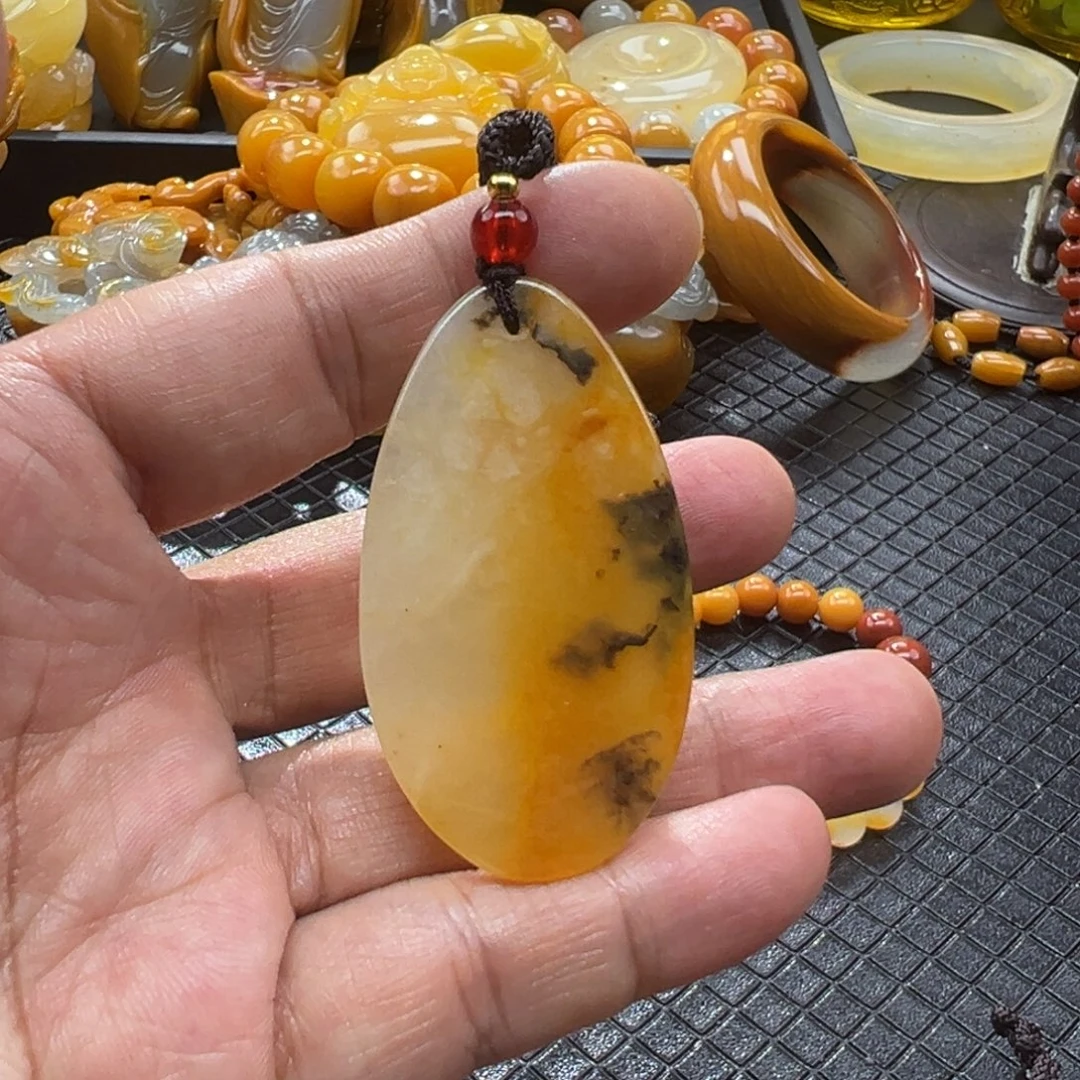 颈饰未镶嵌石英质玉