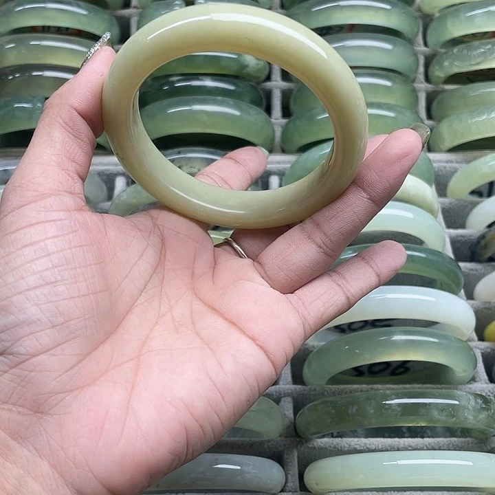 蛇纹石玉未镶嵌手镯296