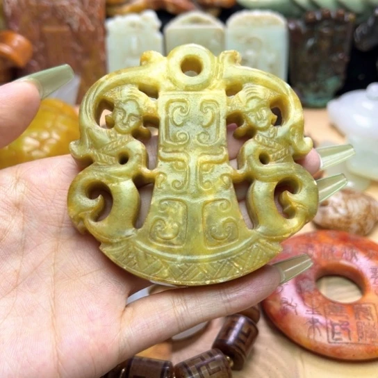 蛇纹石玉未镶嵌颈饰