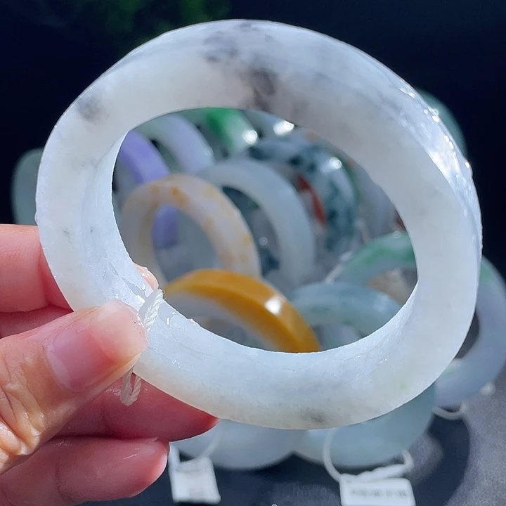 定制翡翠未镶嵌翡翠手镯