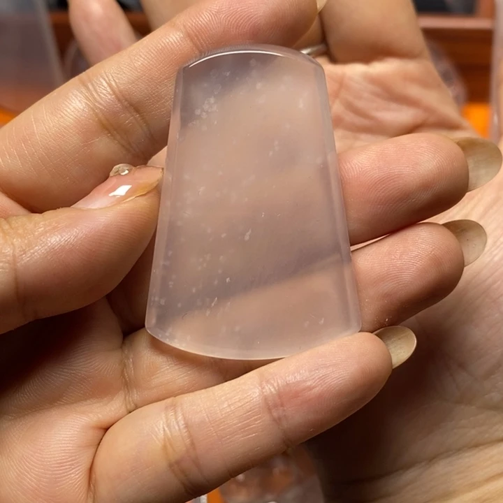 石英质玉未镶嵌颈饰