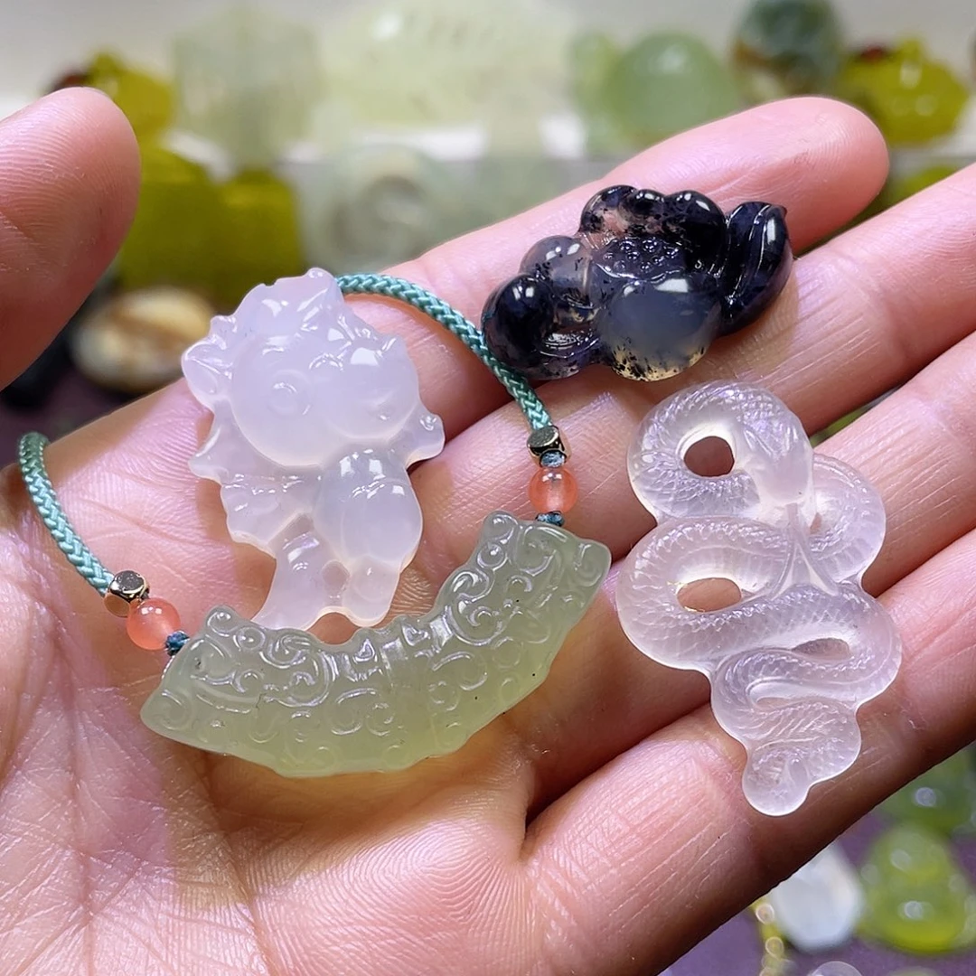 蛇纹石玉颈饰未镶嵌