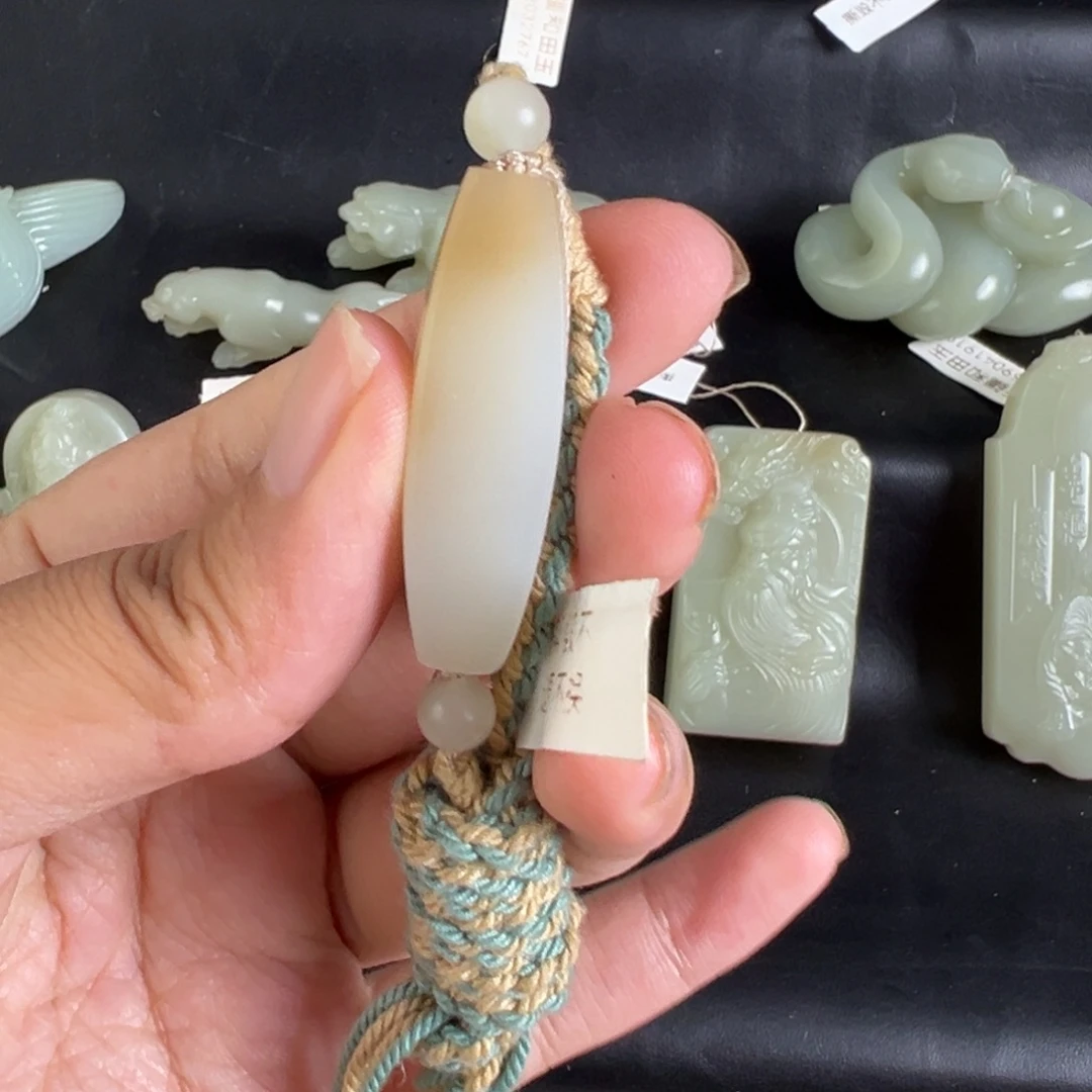 颈饰未镶嵌和田玉