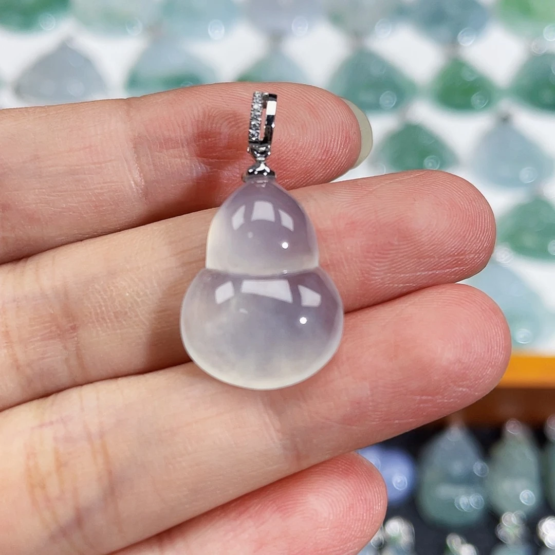 翡翠18K金镶嵌颈饰吊坠