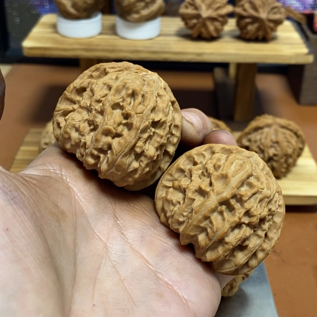 吊坠文玩核桃44修尖白狮子