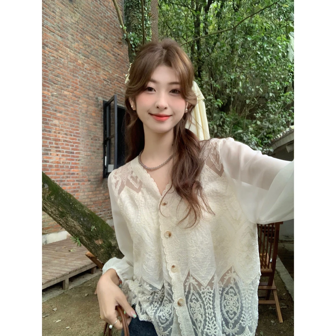 春季大码温柔风提花拼接镂空遮肉蕾丝防晒显瘦通勤女泡泡袖衬衣