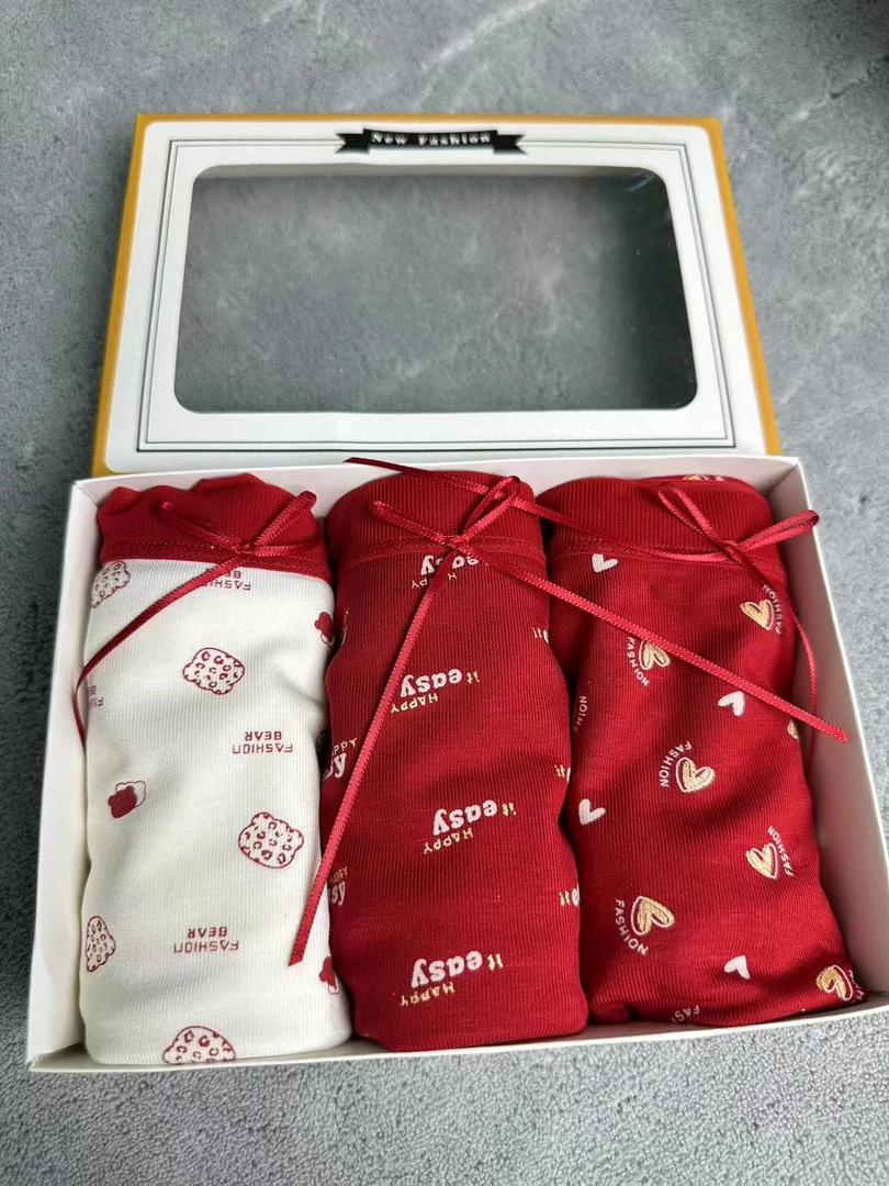 本命年女士内裤大红色性感无痕中腰三角裤头结婚喜庆舒适透气蛇年