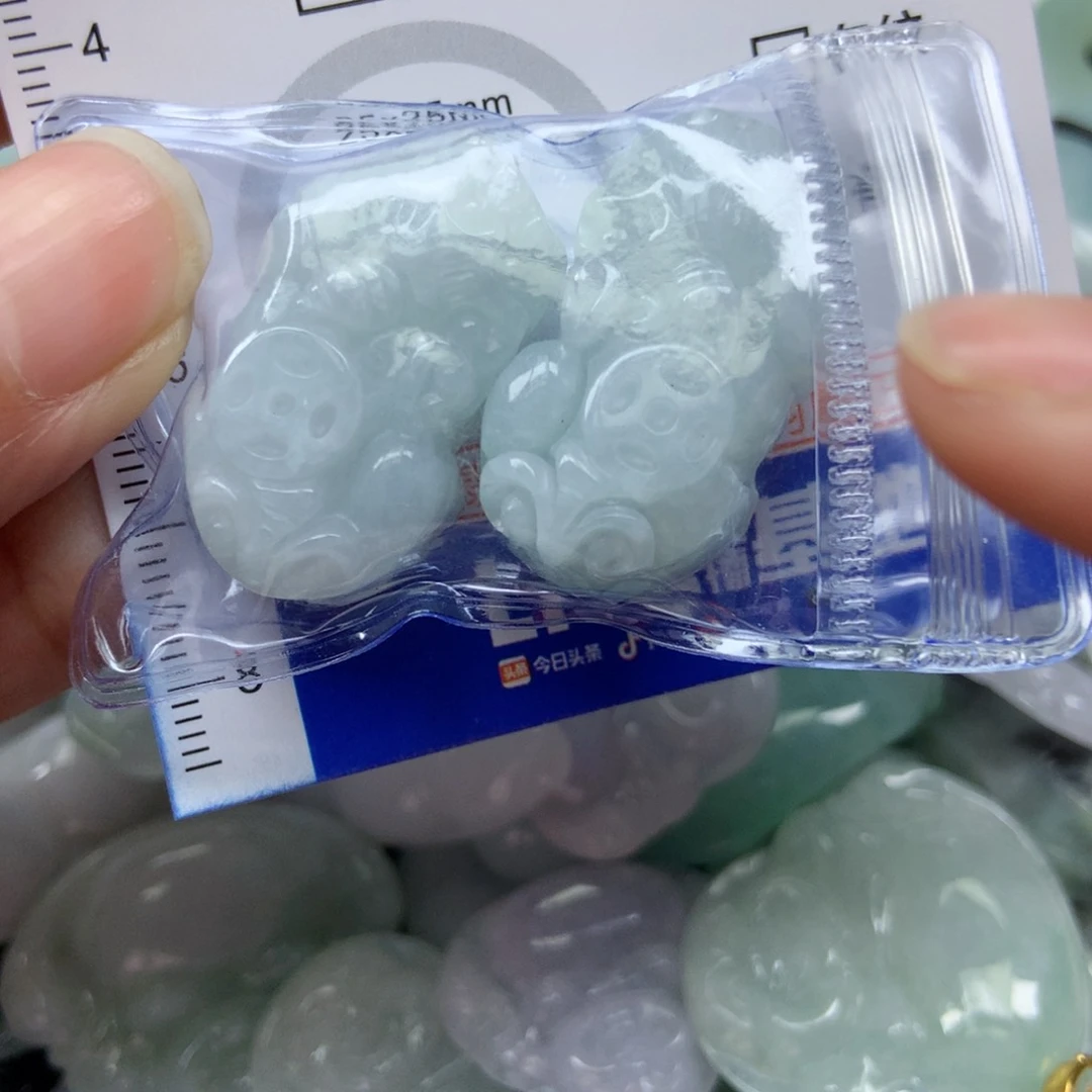 翡翠颈饰未镶嵌天然翡翠